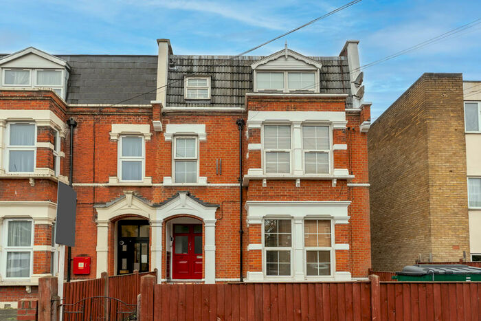 2 Bedroom Apartment To Rent In Teesdale Road, Leytonstone, E11