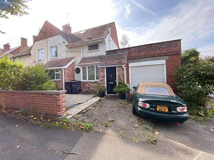 4 Bedroom Semi-Detached House To Rent In Waverley Avenue, Nuneaton, CV11