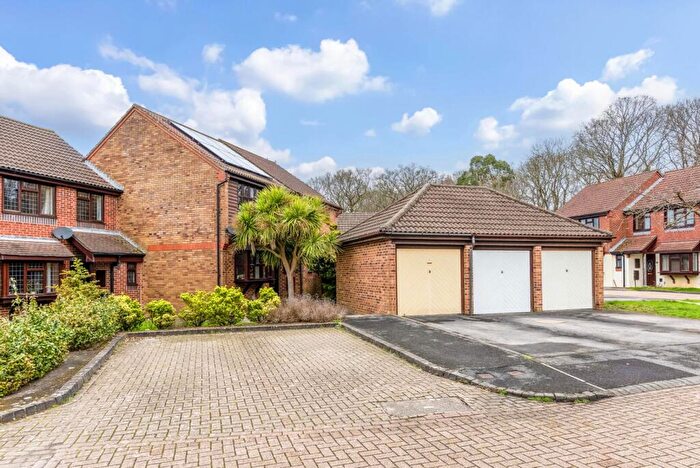 3 Bedroom Terraced House For Sale In Whinchat Close, Fareham, PO15