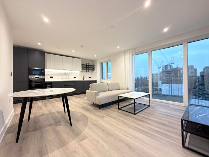 3 Bedroom Apartment To Rent In Cairncross House, KidbrookeVillage, Townsend Road, London, [Rf:aVE], SE3