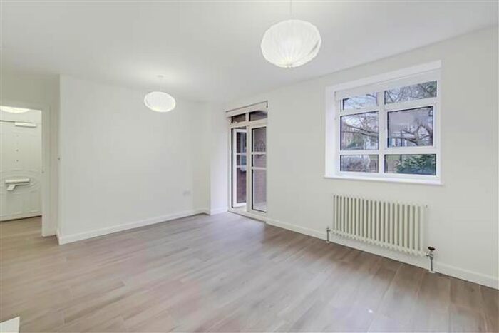 2 Bedroom Flat To Rent In Longlands Court, Westbourne Grove, London, W11