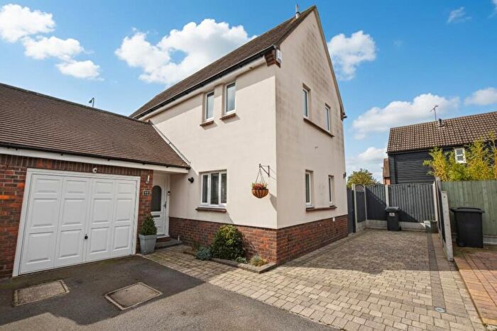 4 Bedroom Link Detached House For Sale In Abbotsleigh Road, South Woodham Ferrers, CM3