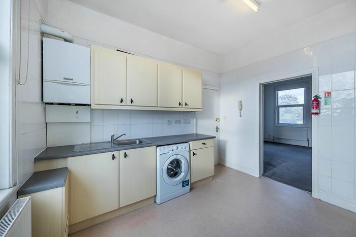 Studio To Rent In Upper Clapton Road, Hackney, E5 - Photo 2
