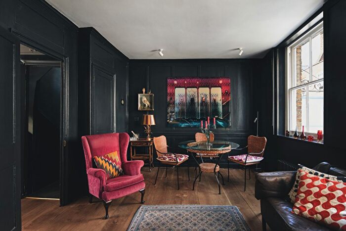 2 Bedroom Maisonette For Sale In Holland Street, London, W8
