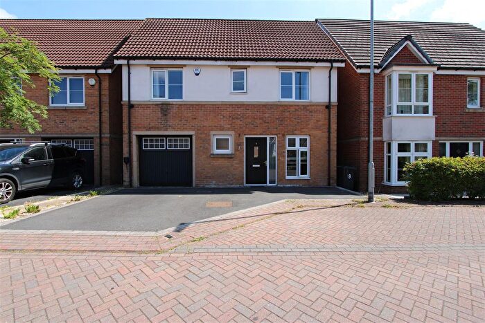 3 Bedroom Detached House To Rent In Tailor Close, Scholes, Cleckheaton, BD19