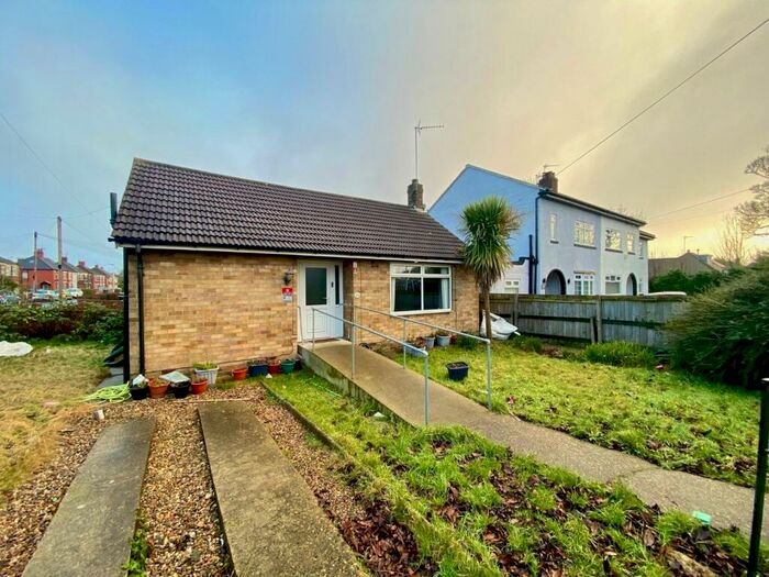 2 Bedroom Bungalow To Rent In Ings Road, Hull, East Yorkshire, HU8