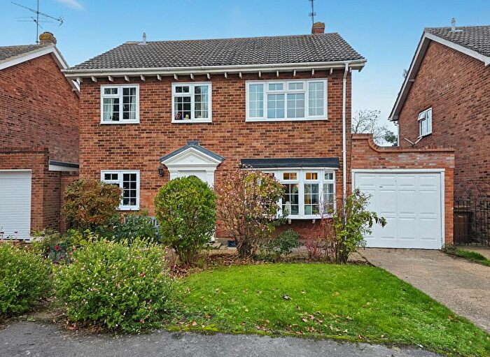 4 Bedroom Detached House For Sale In Hopkirk Close, Danbury, CM3