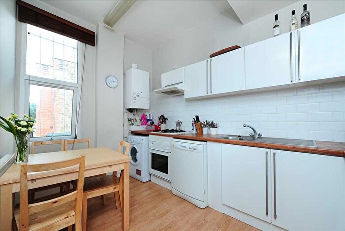 4 Bedroom Flat To Rent In Holyport Road, London, SW6
