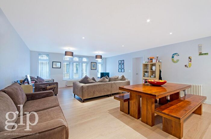 2 Bedroom Flat To Rent In Rupert Street, London, W1D