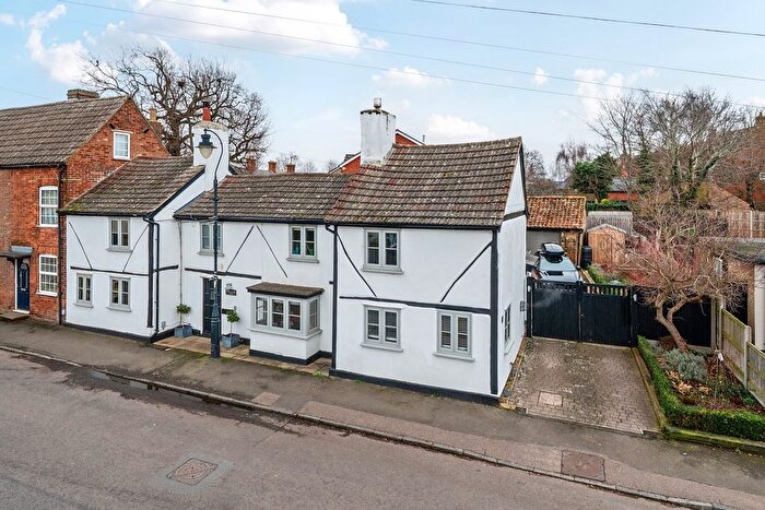 3 Bedroom Semi-Detached House For Sale In High Street, Henlow, SG16