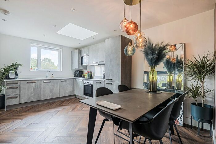 2 Bedroom Flat For Sale In Crown Dale, London, SE19