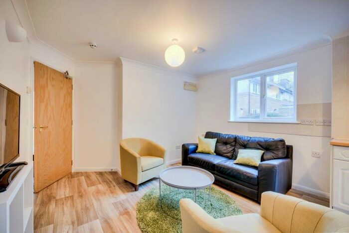 6 Bedroom House To Rent In Regency Place, Canterbury, CT1