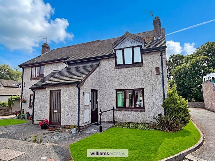 1 Bedroom Flat For Sale In Maes Ffynnon, Ruthin, LL15