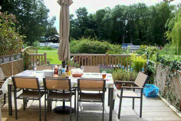 4 Bedroom Town House To Rent In Cardinal Close, Caversham, Reading, RG4