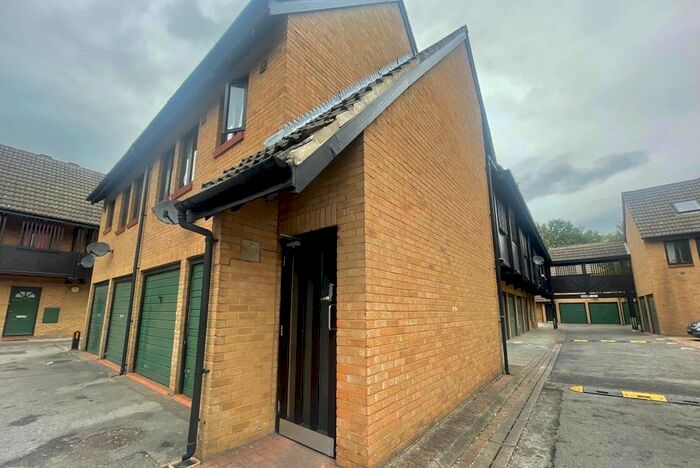 Studio To Rent In Osborne Street, Slough, SL1
