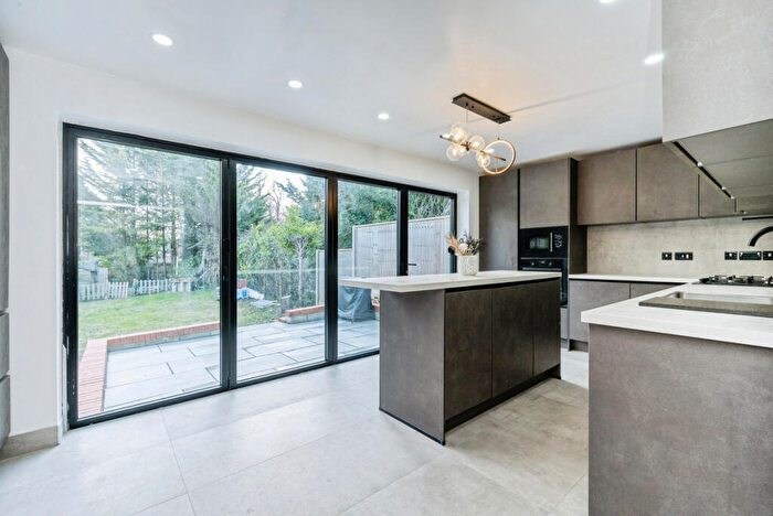 3 Bedroom Bungalow For Sale In Humberstone Close, Luton, LU4