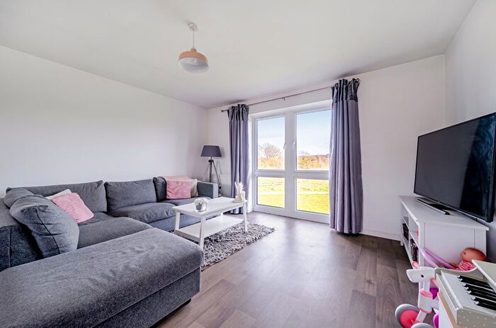 2 Bedroom Flat For Sale In Icarus Avenue, Burgess Hill, RH15