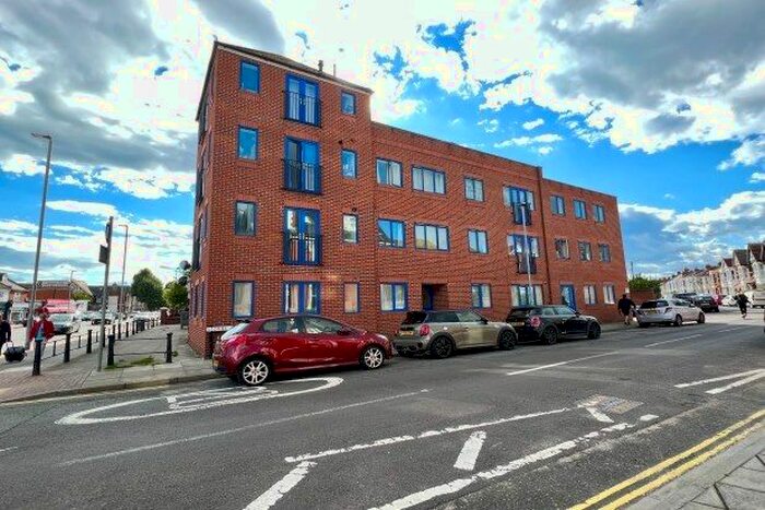 2 Bedroom Flat To Rent In London Road, Portsmouth, PO2