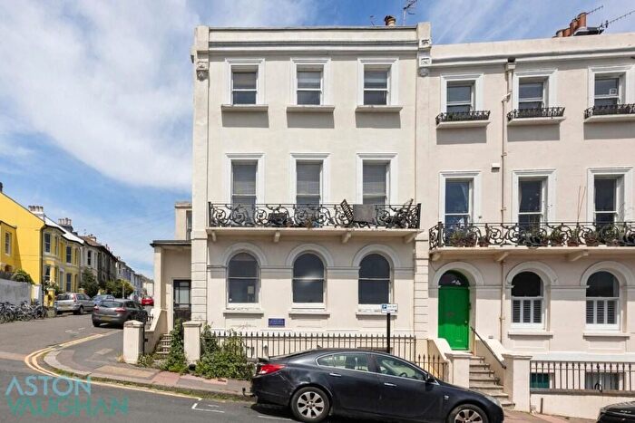 2 Bedroom Flat For Sale In Roundhill Crescent, Brighton, BN2