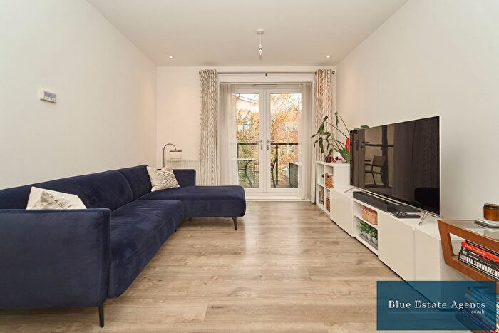 1 Bedroom Flat For Sale In Hunting Place, Hounslow, TW5