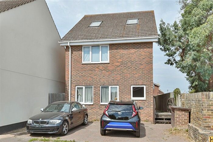 2 Bedroom Flat For Sale In Station Road, Rainham, Gillingham, Kent, ME8