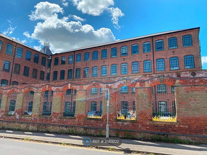 2 Bedroom Flat To Rent In Raleigh Square, Nottingham, NG7