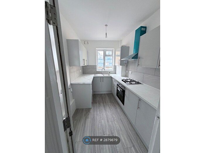 2 Bedroom Flat To Rent In South St, Romford, RM1