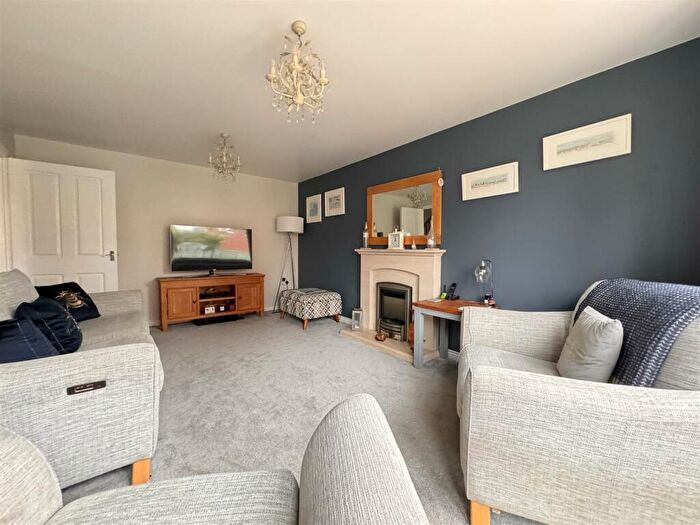 5 Bedroom Detached House For Sale In Newson Road, Swindon, SN25