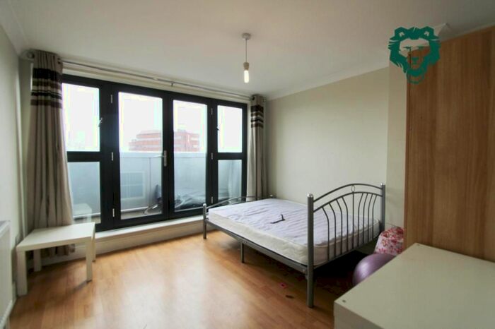 3 Bedroom Flat To Rent In The Grove, London, E15