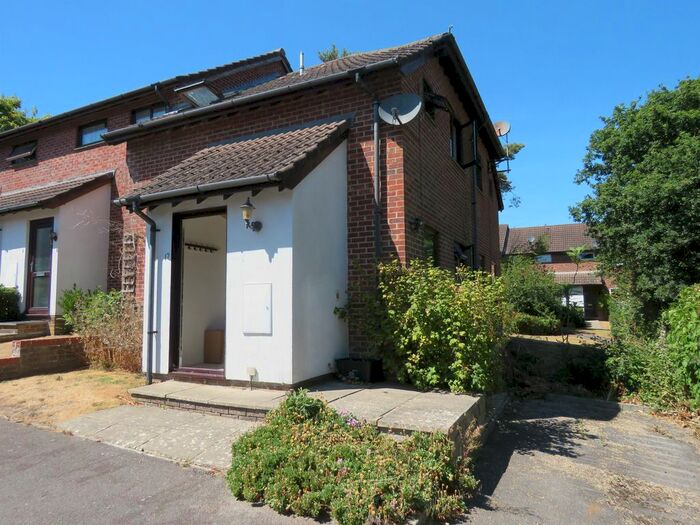 1 Bedroom End Of Terrace House To Rent In Pennywell Gardens, New Milton, BH25