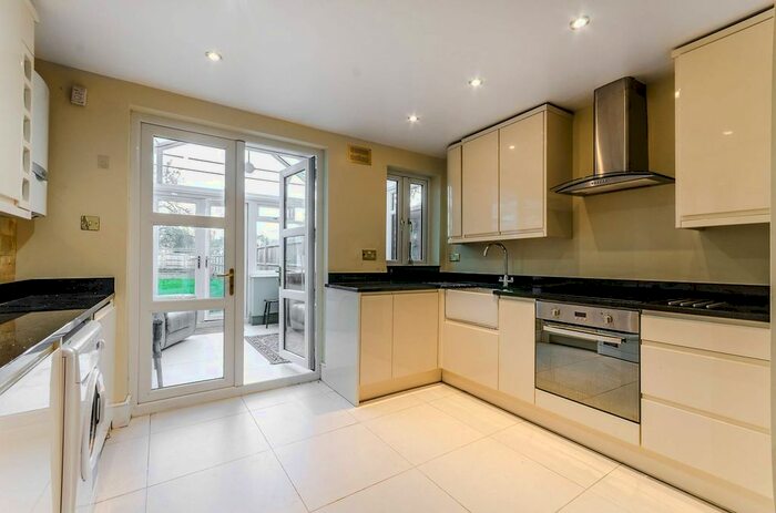 5 Bedroom Semi-Detached House To Rent In Friern Road, East Dulwich, London, SE22