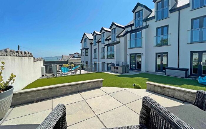 2 Bedroom Apartment For Sale In Beach Road, Benllech, Tyn-y-Gongl, Isle Of Anglesey, LL74