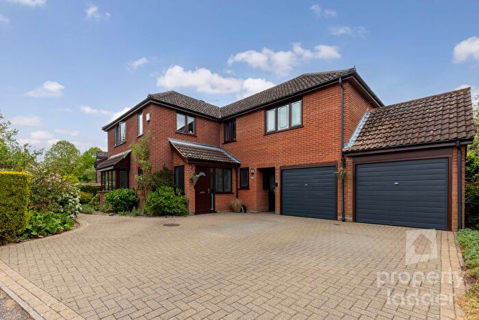 5 Bedroom Detached House For Sale In Wensum Valley Close, Norwich, NR6