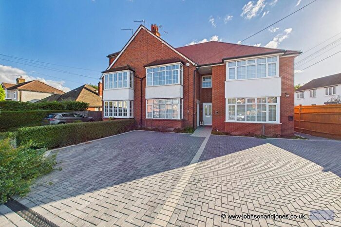 2 Bedroom Property For Sale In Pretoria Road, Chertsey, KT16