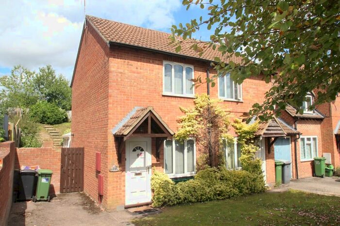 1 Bedroom Semi-Detached House To Rent In Shalbourne Close, Hungerford, ., RG17