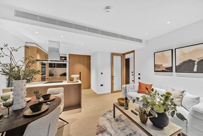 2 Bedroom Flat To Rent In Nine Elms Lane, London, SW8