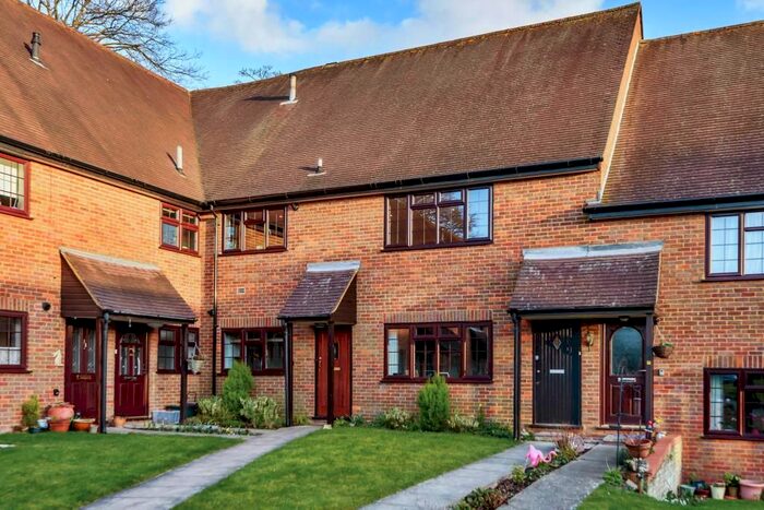 2 Bedroom Flat To Rent In Forelands Way, Chesham, HP5