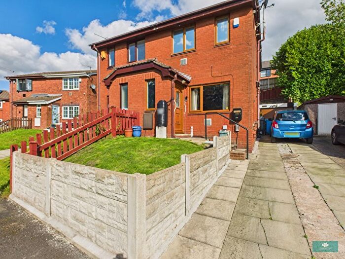 2 Bedroom Semi-detached House For Sale In Bottomfield Close, Oldham, OL1