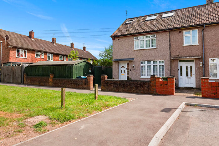 3 Bedroom End Of Terrace House For Sale In Courtenay Gardens, Harrow, HA3