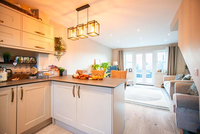 3 Bedroom Terraced House For Sale In Heatherwood Court, Hull, HU7