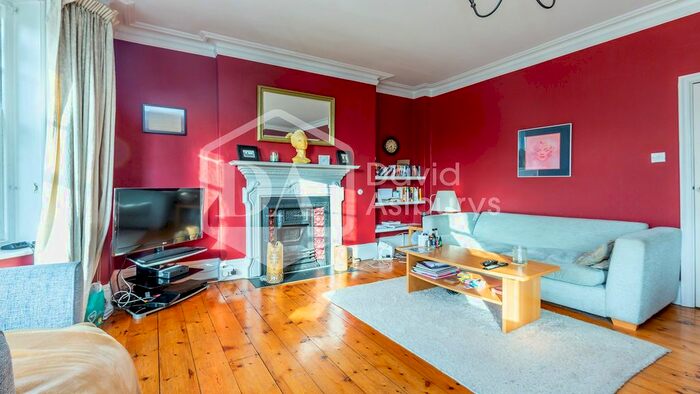 2 Bedroom Flat To Rent In Hillside Gardens, Highgate, London, N6