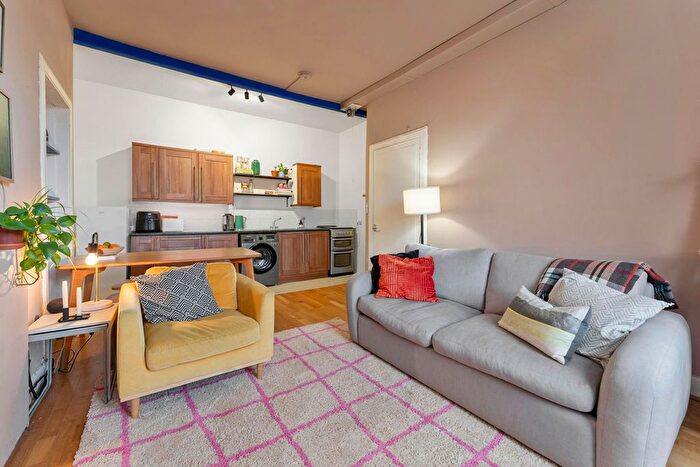 1 Bedroom Flat For Sale In / Moat Street, Slateford, Edinburgh, EH14