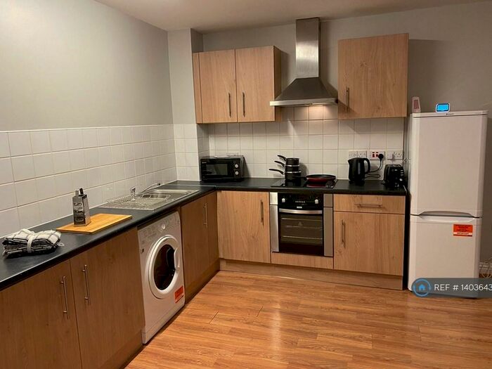 2 Bedroom Flat To Rent In Mallaby Court, Birkenhead, CH41