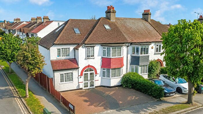 6 Bedroom Semi-Detached House For Sale In Briar Avenue, London, SW16