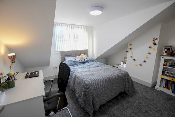 5 Bedroom House To Rent In Heeley Road, Birmingham, B29