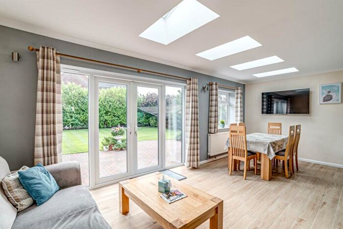 4 Bedroom Detached House For Sale In Golden Avenue Close, East Preston, BN16