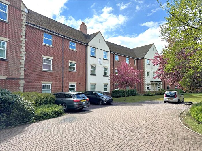 2 Bedroom Flat For Sale In Waleron Road, Fleet, Hampshire, GU51