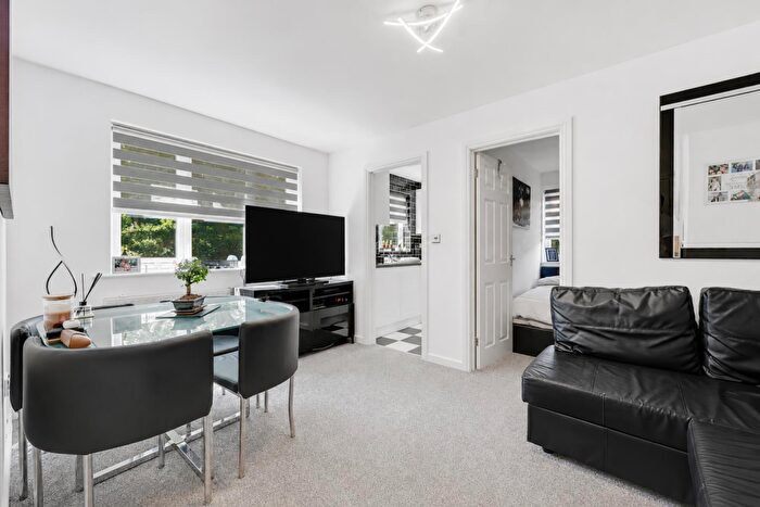 1 Bedroom Flat For Sale In Wroxall Court, Linnet Way, Purfleet-On-Thames, RM19