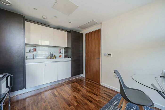 1 Bedroom Flat To Rent In Lambs Passage, City, London, EC1Y