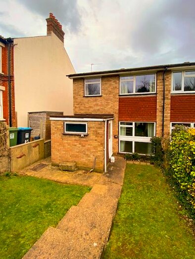 3 Bedroom Semi-Detached House To Rent In Watford Road, Kings Langley, WD4